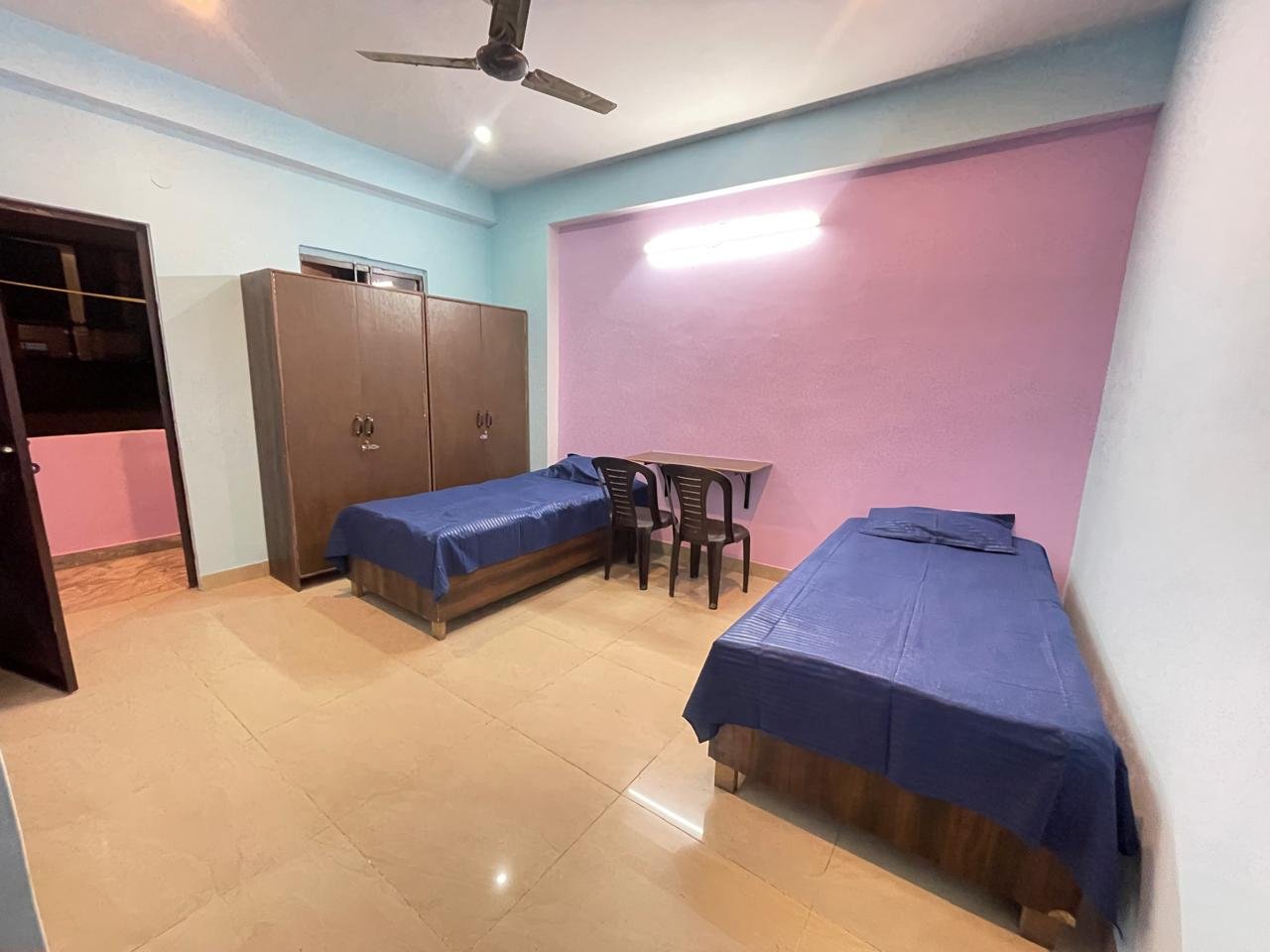 Twin sharing room with wardrobe at Sunrise Girls PG Delhi